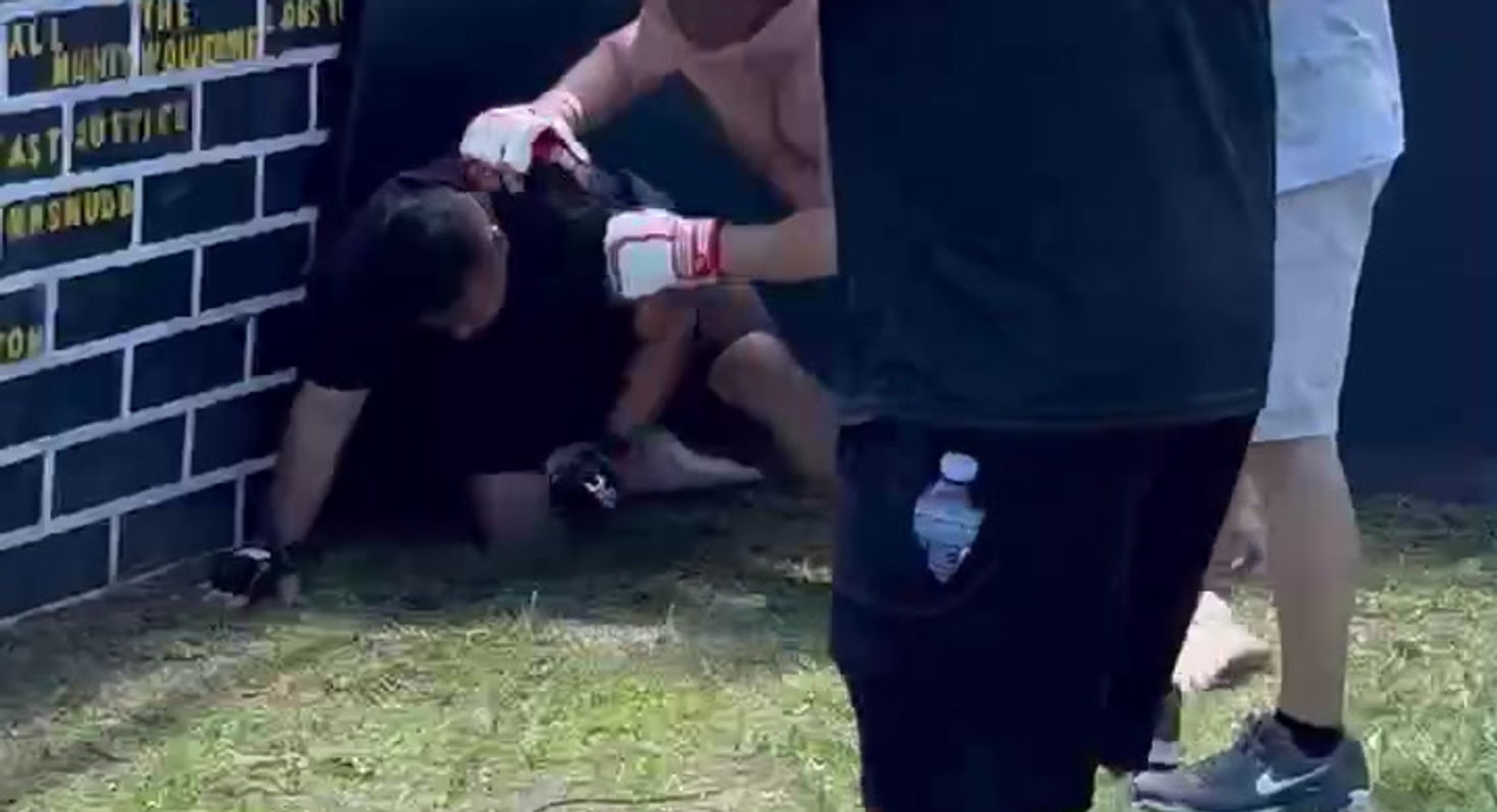 CRAZY MMA STOPPAGE | BEASTIE vs ABEL (black shirt)